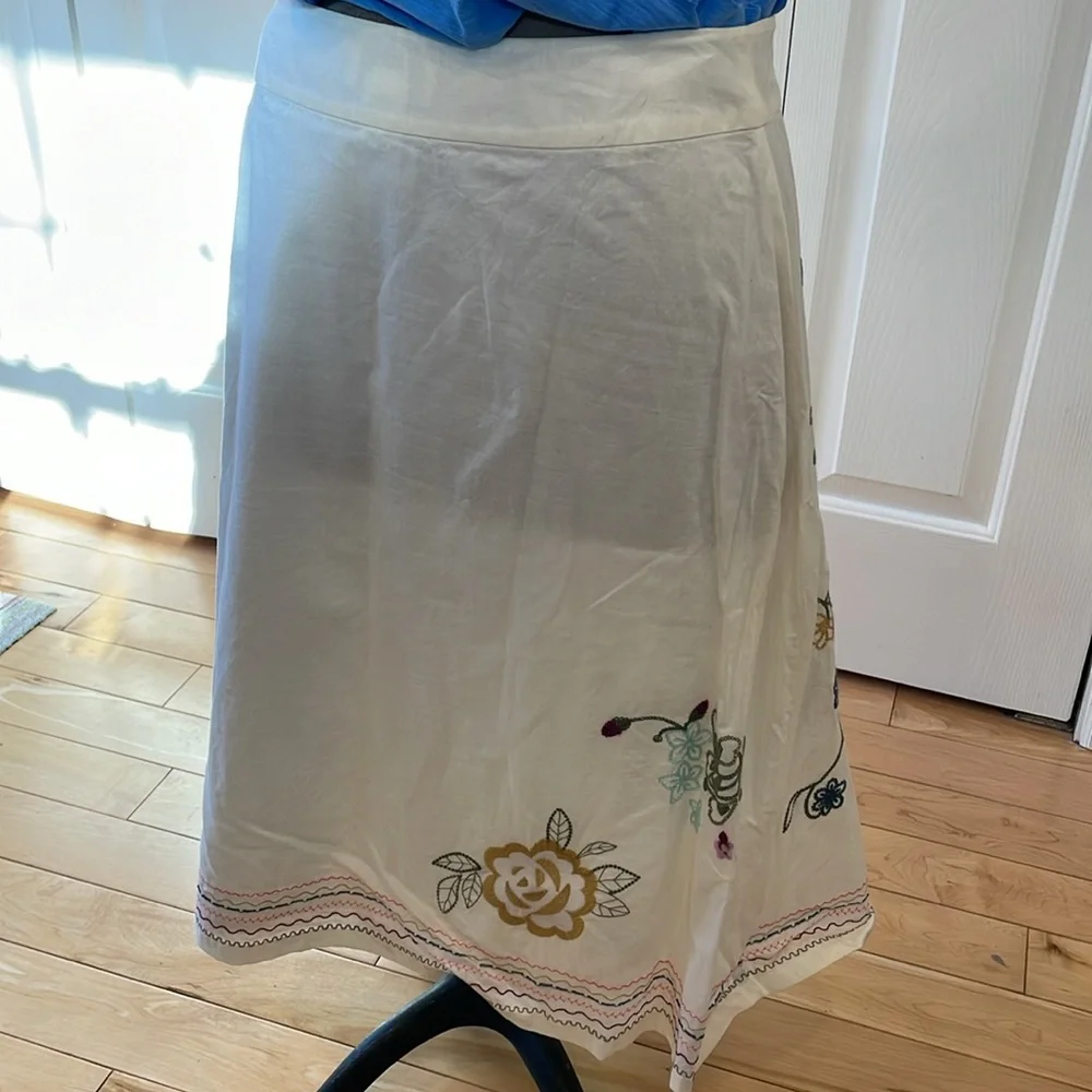 Talbots fully lined Aline cream embroidered flower side zip skirt - Picture 8 of 14